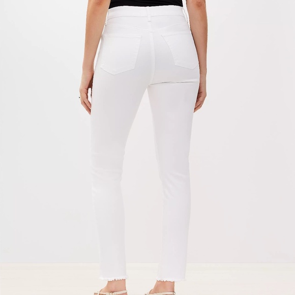 LOFT 98% Cotton Curvy Frayed High Rise Skinny Jeans in White - Picture 2 of 5